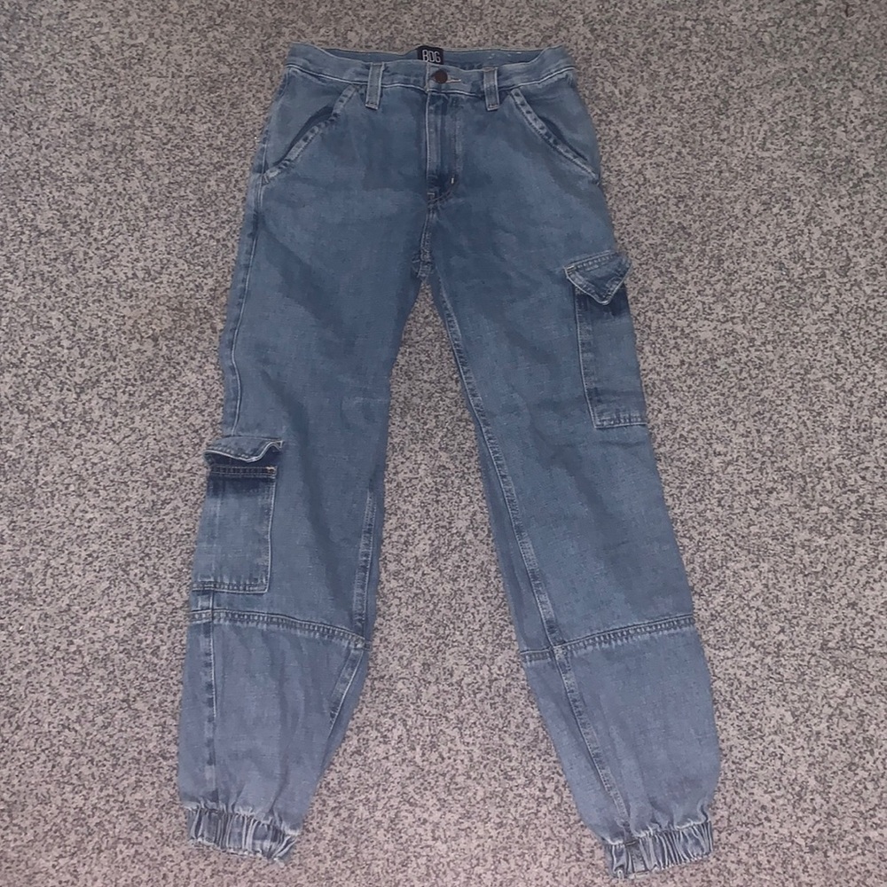 Urban Outfitters size 26 jogger jeans! Never worn but tags were taken off.